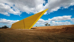More than 65,000 lineal metres of deeply ribbed steel noise wall panels are providing a colourful visual identity for Deer Park Bypass, Western Melbourne.